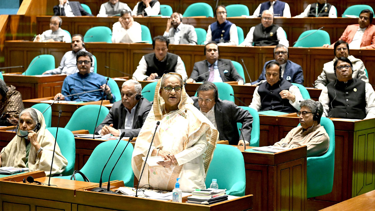 বিদেশিদের কাছে নালিশ করে কোনো লাভ হবে না : সংসদে প্রধানমন্ত্রী