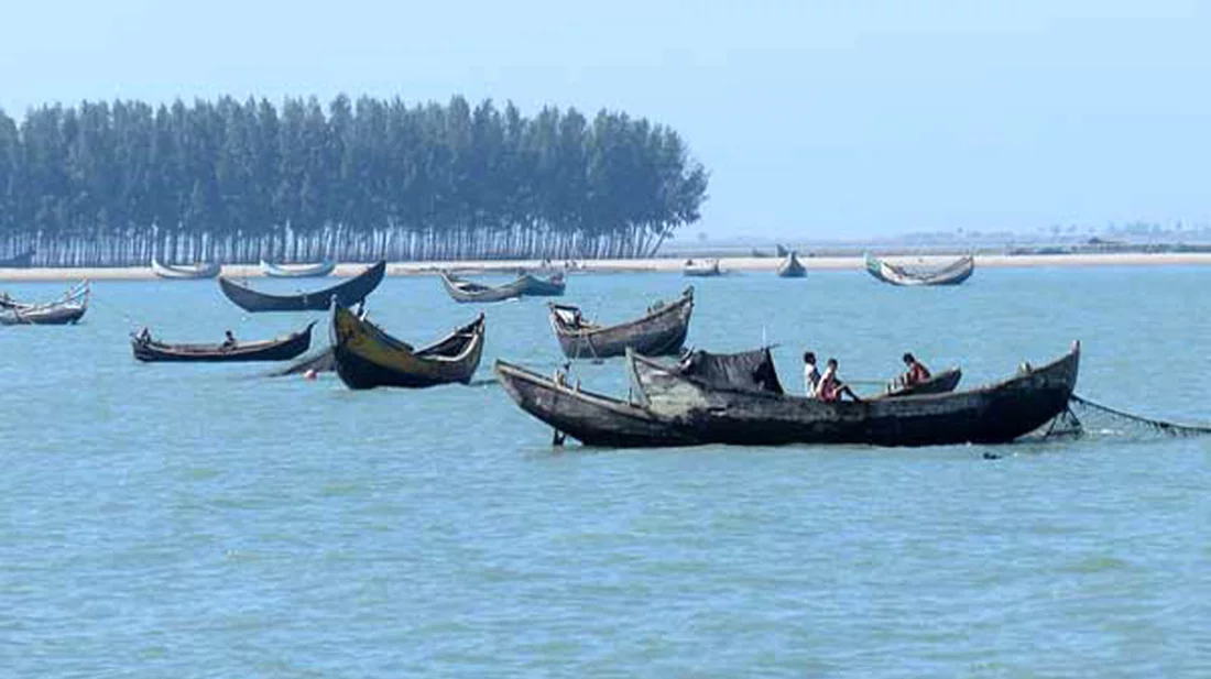 টেকনাফে বিজিপির গুলিতে ২ বাংলাদেশি জেলে আহত