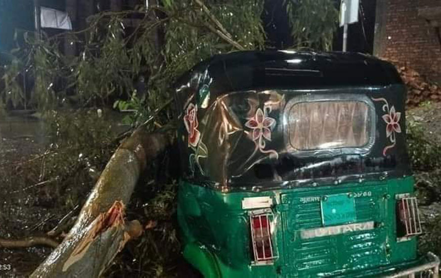 সিলেটজুড়ে কালবৈশাখির তাণ্ডব : ব্যাপক ক্ষয়ক্ষতি, নেই বিদ্যুৎ