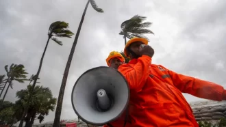 ঘূর্ণিঝড় রেমালের তাণ্ডবে সারাদেশে ৫ জনের মৃত্যু, নিখোঁজ শিশুসহ ২