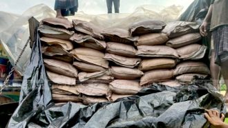 সিলেটে এক ভোরে জব্দ হলো প্রায় দেড় কোটি টাকার চোরাই চিনি, আটক ৭