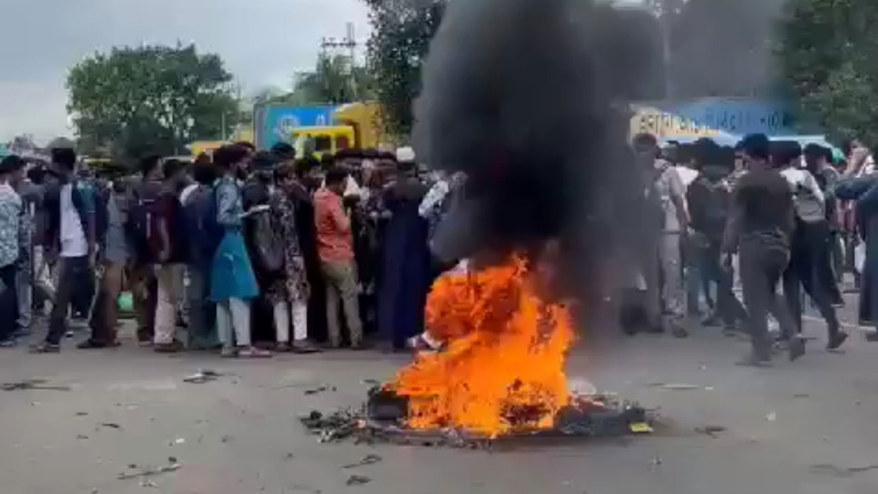 টায়ার জ্বালিয়ে ঢাকা-চট্টগ্রাম মহাসড়ক অবরোধ