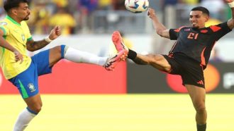 পয়েন্ট ভাগাভাগি করে কোয়ার্টার ফাইনালে ব্রাজিল