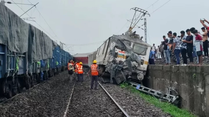 ভারতে যাত্রীবাহী ট্রেনের ১৮টি বগি লাইনচ্যুত, হতাহত ২২