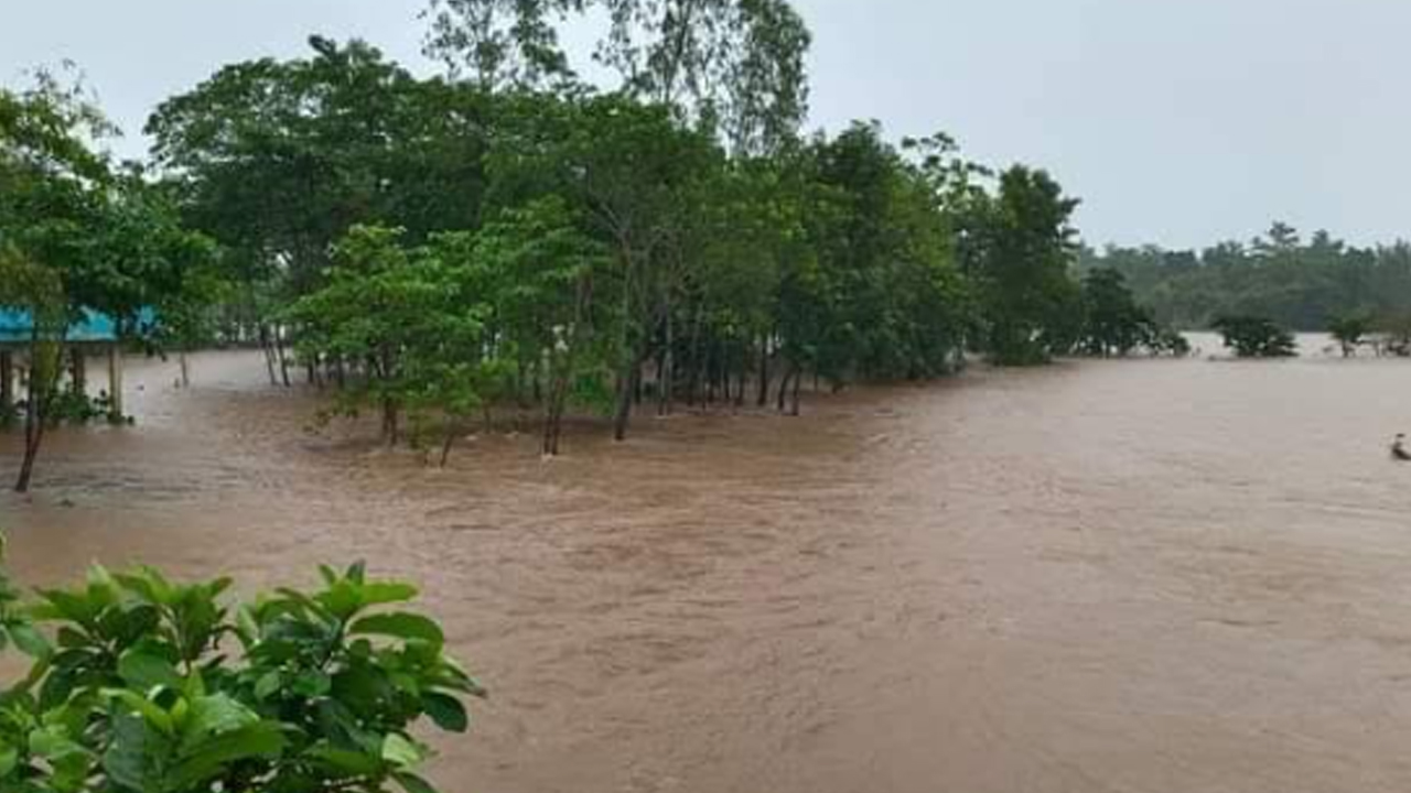 সুনামগঞ্জ জেলা সদরের সঙ্গে কয়েকটি উপজেলার সড়ক যোগাযোগ বিচ্ছিন্ন