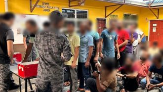 ৩৭ বাংলাদেশিকে ফেরত পাঠাল মালয়েশিয়া