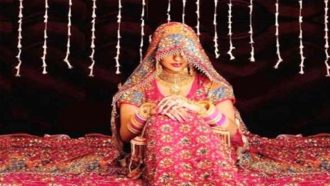 মালিকের বউ ভাগিয়ে নিল রাজমিস্ত্রি, মালিক নিয়ে আসলেন রাজমিস্ত্রির বউ