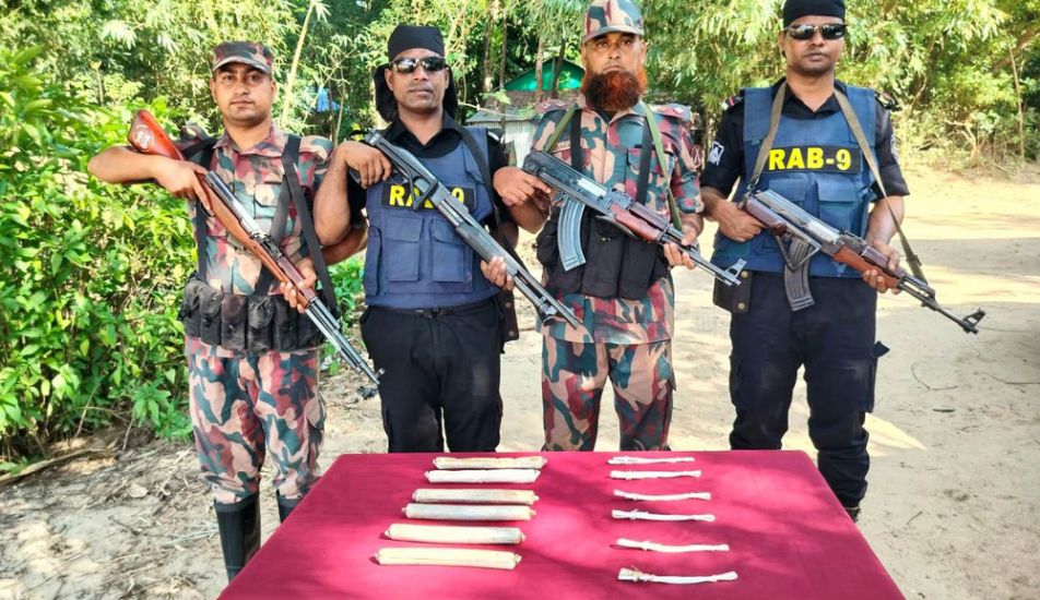 সুনামগঞ্জে র‌্যাব ও বিজিবি উদ্ধার করলো ৬টি ভারতীয় বিস্ফোরক