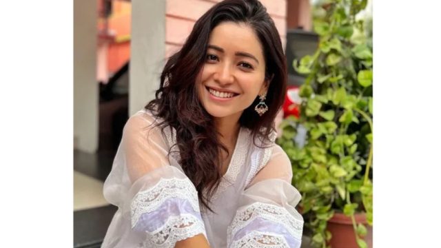 কাজ পেতে হলে বিছানায় যেতে হয়, বললেন অভিনেত্রী