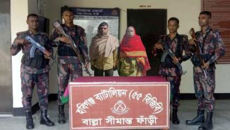 সীমান্তে এবার আটক মা-ছেলে