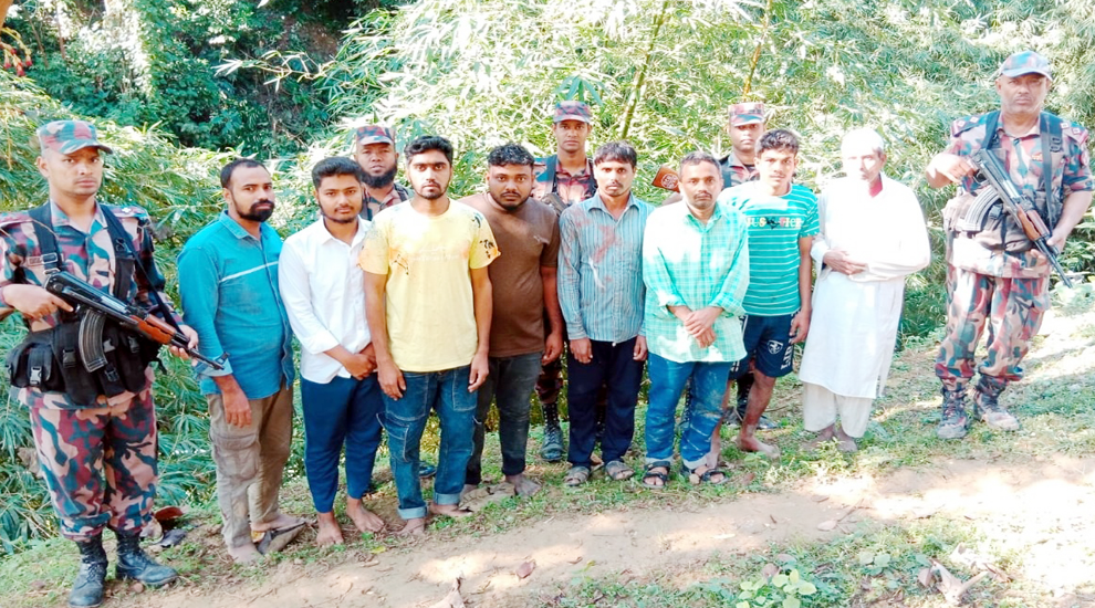 বিয়ানীবাজার ৫২ বিজিবি ব্যাটালিয়নের অভিযানে অবৈধ অনুপ্রবেশকারি ৮ যুবক আটক