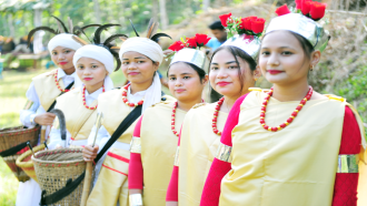 কমলগঞ্জে খাসিয়াদের ঐতিহ্যবাহী বর্ষবিদায় উৎসব ‘সেং কুটস্নেম’