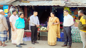 গোলাপগঞ্জে ন্যায্যমূল্যের দোকান পরিদর্শনে স্থানীয় সরকারের উপপরিচালক সুবর্না