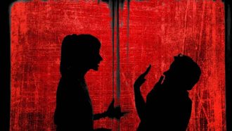 আদরের ছলে প্রেমিকের চোখ বেঁধে বিশেষ অঙ্গ কাটলেন তরুণী!