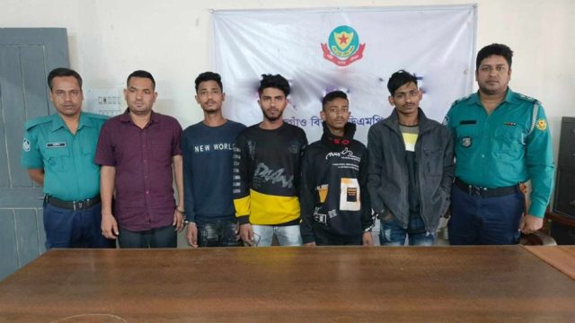 ২৪ ঘন্টায় গ্রেপ্তার ৯৩ ছিনতাইকারী