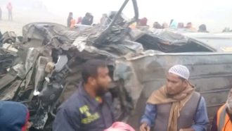 ওমরা করে ফেরার পথে সড়কে প্রাণ গেল শিশুসহ ৩ জনের