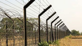 ভারতে অনুপ্রবেশের চেষ্টা, সীমান্তে নারীসহ আটক ৩