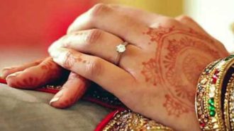 রিজেন্ট পার্কে ১৬ ছেলে-মেয়ের অসামাজিক কাজ, ধরে বিয়ের উদ্যোগ