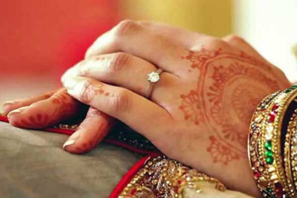 রিজেন্ট পার্কে ১৬ ছেলে-মেয়ের অসামাজিক কাজ, ধরে বিয়ের উদ্যোগ