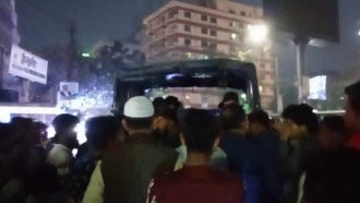 ছাত্রলীগ সন্দেহে ৫ যুবককে পুলিশে সোপর্দ, অতঃপর…