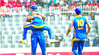 রংপুরকে বিদায় করে কোয়ালিফায়ারে খুলনা