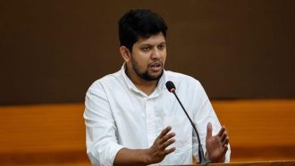 ‘তৌহিদি জনতা’ বলায় দুঃখ প্রকাশ উপদেষ্টা মাহফুজের