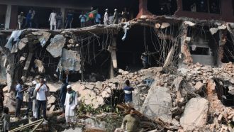 হাসিনার ভাষণে ক্ষুব্ধদের ‘৩২ নম্বর’ ভাংচুর, আন্তর্জাতিক মিডিয়ায় ফলাও করে প্রচার