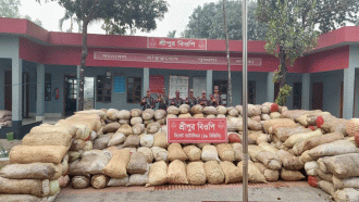 সীমান্তে কোটি টাকার চোরাই পণ্য জব্দ