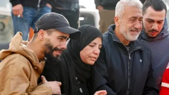 পশ্চিম তীরে ইসরায়েলি হামলায় নিহত ৭০