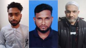 স্টাফ রিপোর্টার:  চলমান ‘অপারেশন ডেভিল হান্টে’ ছাত্রলীগের দুই নেতাসহ ৩ জনকে গ্রেফতার করেছে সিলেট মেট্রোপলিটন পুলিশ (এসএমপি)। বুধবার রাতে এসএমপির মিডিয়া বিভাগ এ তথ্য জানিয়েছে।  গ্রেফতারকৃতরা হলেন- মহানগরীর সোনাতলা এলাকার চাতলীবন গ্রামের শমশের আলীর ছেলে, জালালাবাদ থানা ছাত্রলীগের সাবেক যুগ্ম সাধারণ সম্পাদক সোহেব আহমদ (৩০), আরামবাগ ৩নং রোডের আবদুল কাইয়ূমের ছেলে, ছাত্রলীগের সদস্য মো. মাহবুবুর রহমান (২১) এবং মীরবক্সটুলা আজাদী-২৫ নম্বর বাসার মো. কলিম মিয়ার ছেলে সাইফুর রহমান (৪৫)।              গ্রেফতারকৃতদের আদালতের মাধ্যমে কারাগারে প্রেরণ করা হয়েছে।