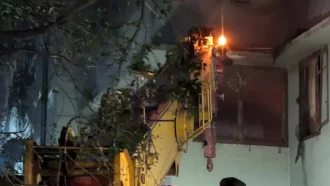 ক্রেন দিয়ে ভাঙা হচ্ছে শেখ মুজিবের বাড়ি