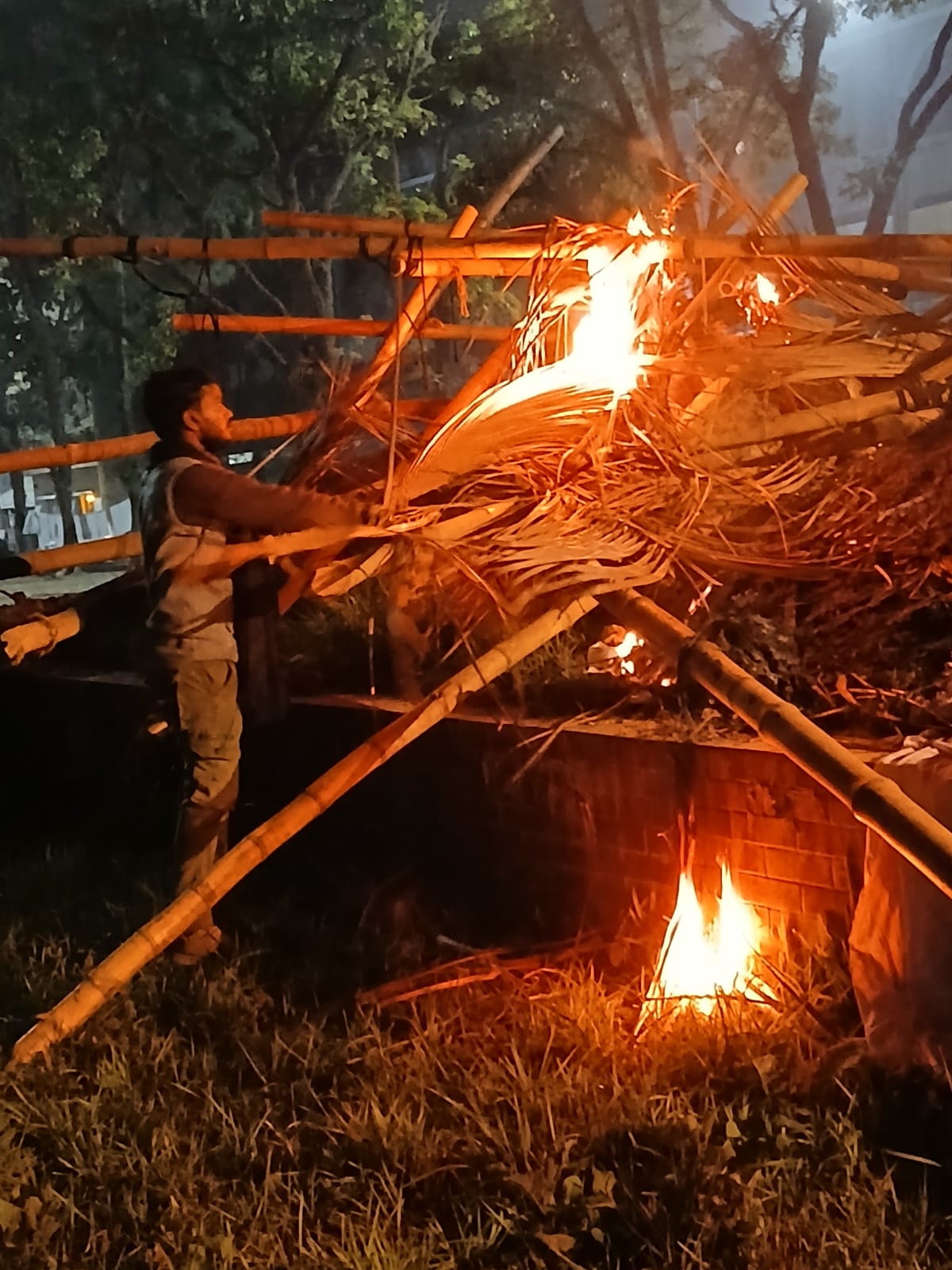 সিলেটে বুলডোজার দিয়ে ভাঙা হলো শেখ মুজিবের ম্যুরাল