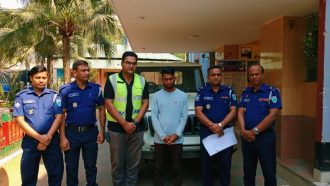 চোরাই পিকআপ গাড়িসহ আটক এক