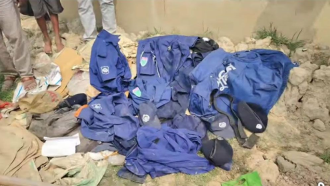 কারা ফেলে গেছে পুলিশের এতো পোশাক?