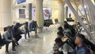 মালয়েশিয়া বিমানবন্দরে ৯৫ বাংলাদেশি আটক