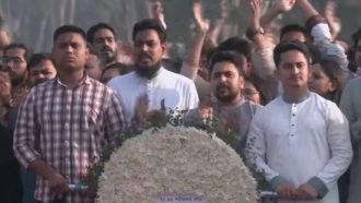 জাতীয় স্মৃতিসৌধে জাতীয় নাগরিক পার্টির নেতাদের শ্রদ্ধা