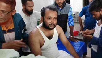 দুই ভাইকে কুপিয়ে জখম