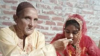 ৬৬ বছরের বৃদ্ধকে বিয়ে করলেন কলেজছাত্রী আইরিন