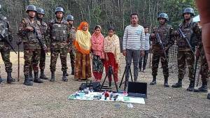 সিলেটে সেনাবাহিনীর অভিযানে নারীসহ আ ট ক চার, সাথে মিললো যা