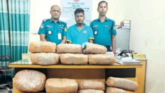 স্ত্রীর আত্মহত্যার খবর নিতে গিয়ে স্বামীর ঘরে পুলিশ পেল ৮৬ কেজি গাঁজা