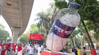 আনন্দ শোভাযাত্রায় ‘পানি লাগবে পানি’