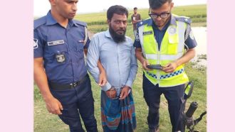 অবশেষে হাতকড়াসহ ছিনিয়ে নেওয়া সেই আওয়ামী লীগ নেতা গ্রেফতার