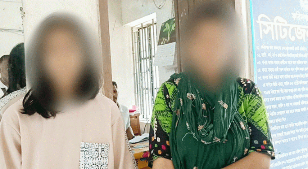 প্রেমে মত্ত দুই কিশোরী, পুলিশে দিলো পরিবার