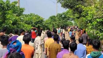 ৫০ টাকার জন্য দুই পক্ষের সংঘর্ষ, নারীসহ আহত অর্ধশত