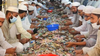 পাগলা মসজিদ: চলছে গণনা, তিন ঘণ্টায় মিললো ৬ কোটি ৩৬ লাখ টাকা