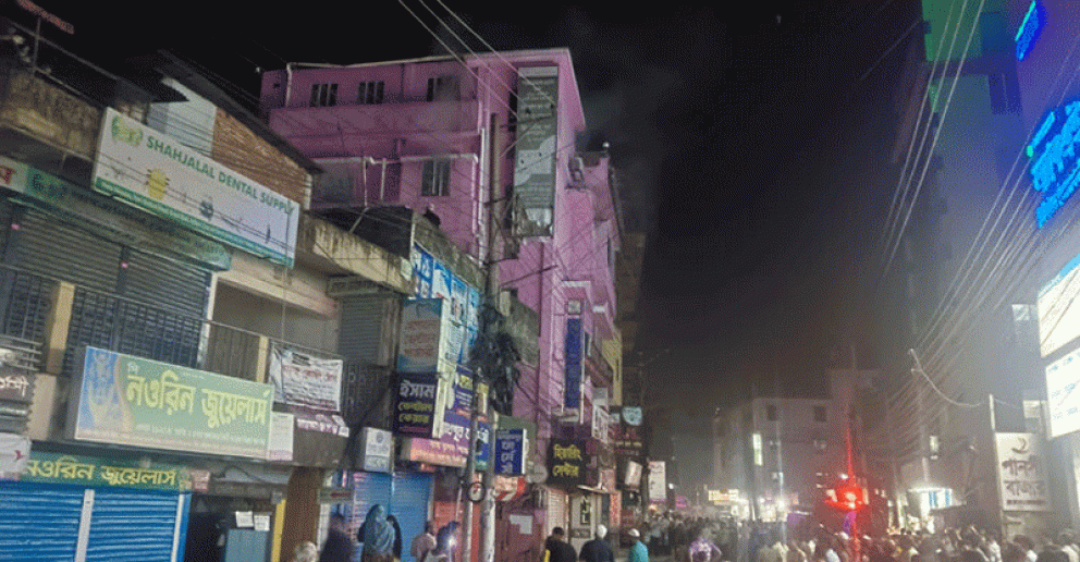 সিলেটে সিলিন্ডার বিস্ফোরণে ক্লিনিকে আগুন