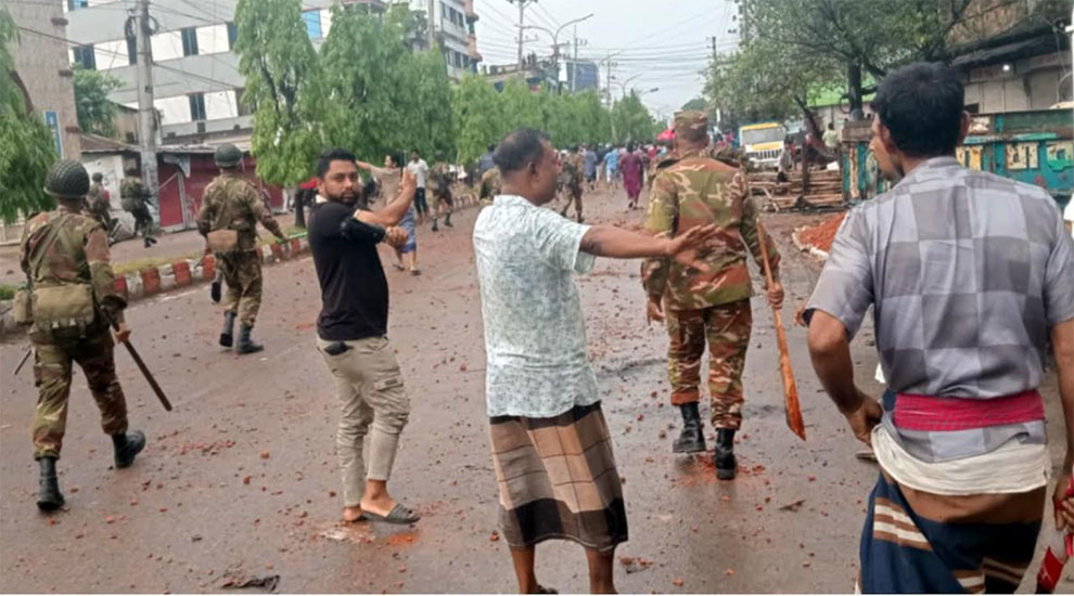হবিগঞ্জে মাইকে ঘোষণা দিয়ে সংঘর্ষ : ওসিসহ আহত ৪০