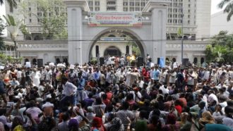 দুই উপদেষ্টার পদত্যাগ ছাড়া রাজপথ না ছাড়ার ঘোষণা