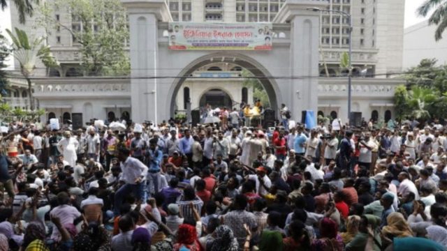 দুই উপদেষ্টার পদত্যাগ ছাড়া রাজপথ না ছাড়ার ঘোষণা