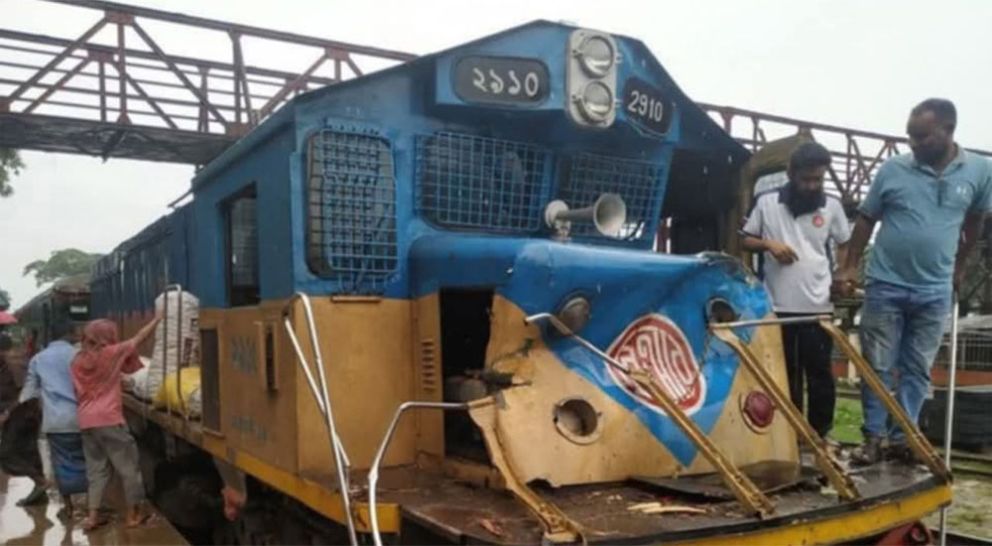 সিলেটে অল্পের জন্য বড় দুর্ঘটনা থেকে রক্ষা পেল কালনী এক্সপ্রেস